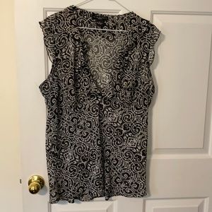 New York City Design black and white print top. 2X